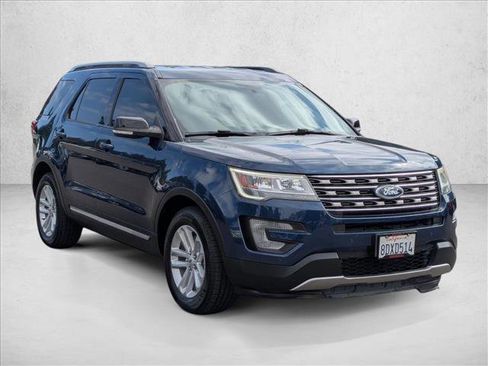 Used 2017 Ford Explorer XLT w/ Equipment Group 202A FWD image 3