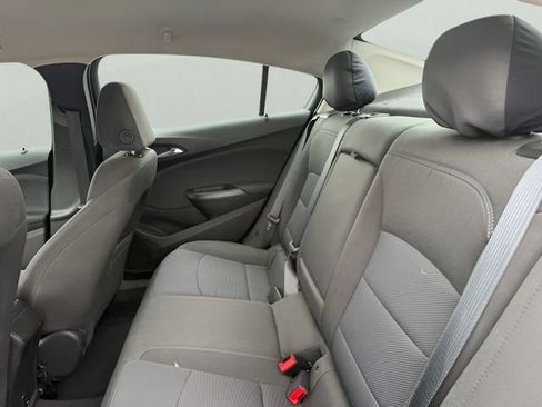 Used 2018 Chevrolet Cruze LT FWD image 8