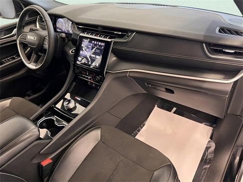 Used 2023 Jeep Grand Cherokee L Laredo image 14