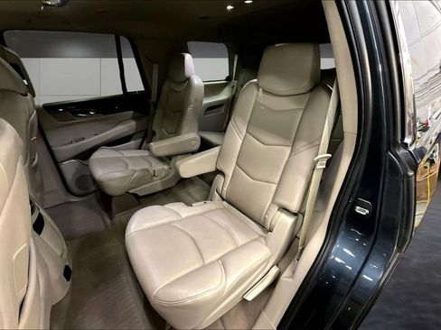 Used 2019 Cadillac Escalade Premium Luxury image 22