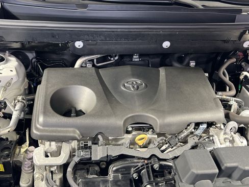 Used 2025 Toyota RAV4 XLE FWD image 30