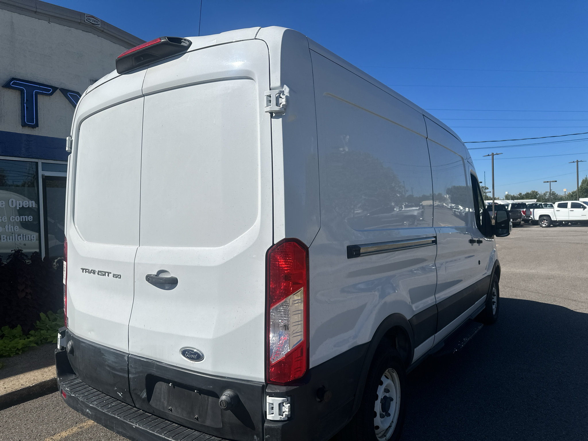 Used 2019 Ford Transit 150 148 Medium Roof RWD image 4
