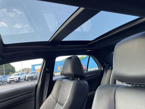 Used 2016 Chrysler 300 S AWD/4WD image 12