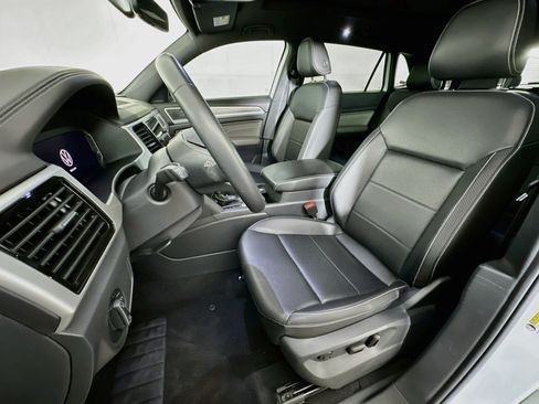 Used 2023 Volkswagen Atlas Cross Sport SE w/ Panoramic Sunroof Package FWD image 13