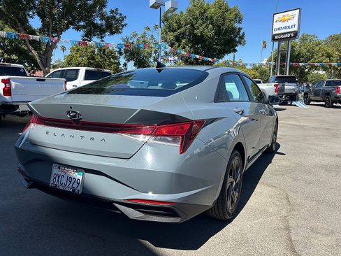 Used 2021 Hyundai Elantra SEL FWD image 3