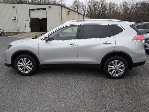 Used 2016 Nissan Rogue SV image 10