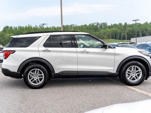Certified 2026 Ford Explorer Active w/ Active Comfort Package RWD image 8