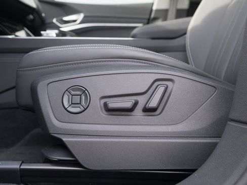 Used 2024 Audi Q8 e-tron Premium Plus w/ Premium Plus Package image 20