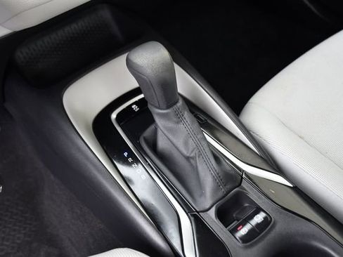 Used 2022 Toyota Corolla LE image 12