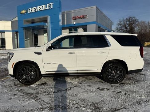 Used 2026 GMC Yukon Denali w/ Denali Reserve Package image 3