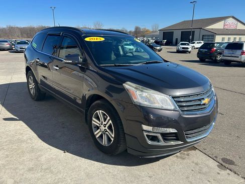 Used 2015 Chevrolet Traverse LT image 3