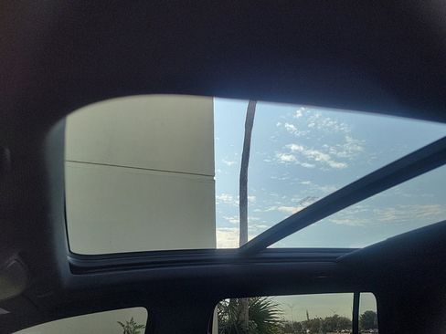 Used 2023 GMC Yukon XL SLT w/ SLT Premium Package image 23