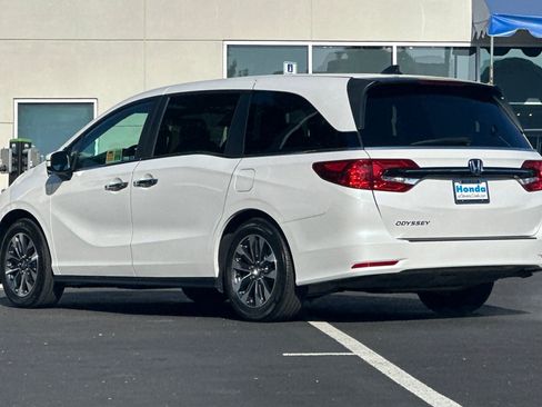 Used 2024 Honda Odyssey EX-L image 3
