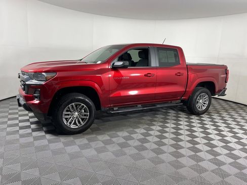 Certified 2024 Chevrolet Colorado LT w/ LT Convenience Package II AWD/4WD image 2