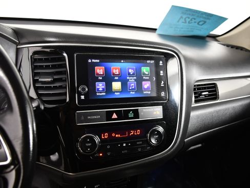 Used 2019 Mitsubishi Outlander SEL AWD/4WD image 25