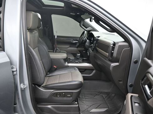 Used 2023 Chevrolet Silverado 1500 ZR2 w/ Technology Package AWD/4WD image 2