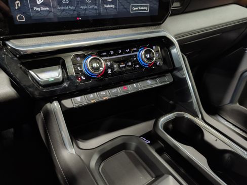 Used 2025 GMC Sierra 3500 Denali image 11