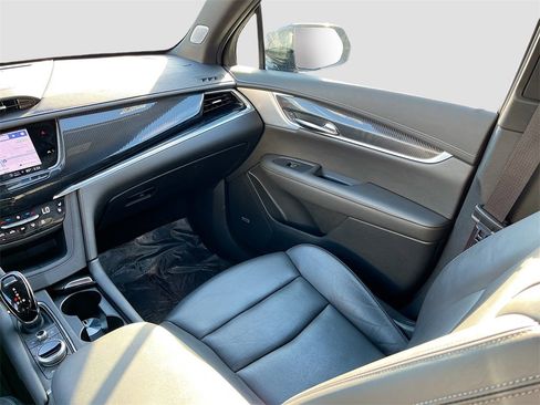 Used 2025 Cadillac XT6 Sport image 25