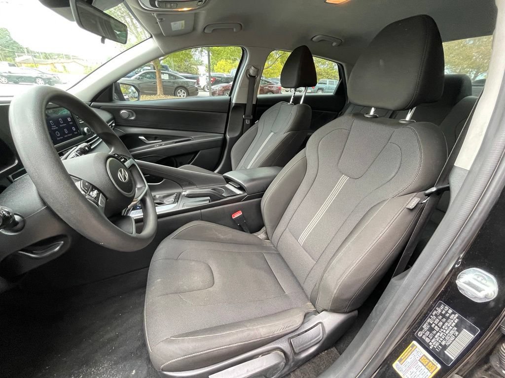 Used 2025 Hyundai Elantra SE FWD image 22