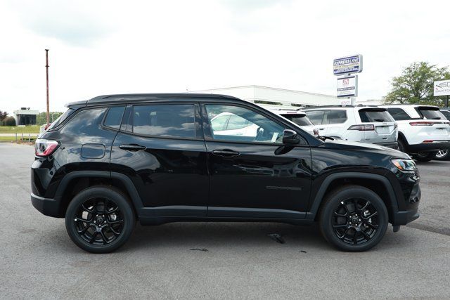 New 2026 Jeep Compass Latitude AWD/4WD image 4