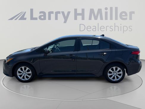 Used 2025 Toyota Corolla LE FWD image 2