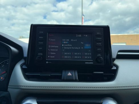 Used 2021 Toyota RAV4 XLE AWD/4WD image 28