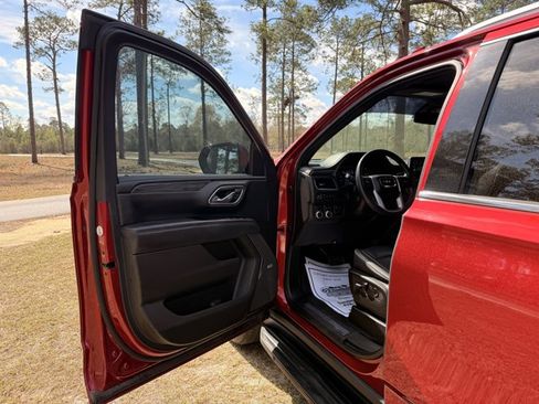 Used 2021 GMC Yukon XL SLT w/ SLT Luxury Plus Package image 13