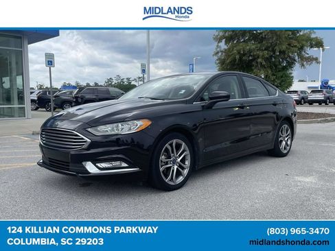 Used 2017 Ford Fusion SE w/ Equipment Group 201A FWD image 3