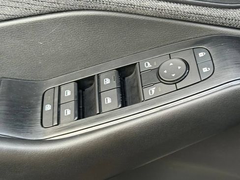 Used 2023 Nissan Rogue S AWD/4WD image 19