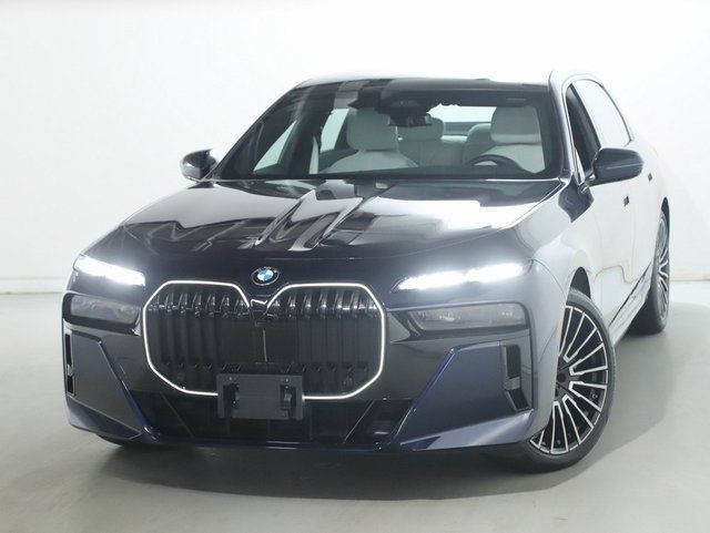 Used 2026 BMW 740i xDrive AWD/4WD image 3
