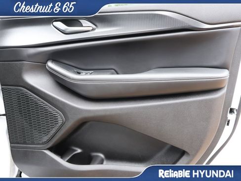 Used 2023 Jeep Grand Cherokee Laredo X image 9