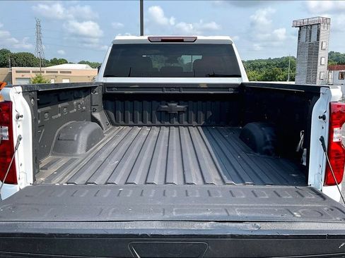 Used 2024 Chevrolet Silverado 2500 LT AWD/4WD image 9