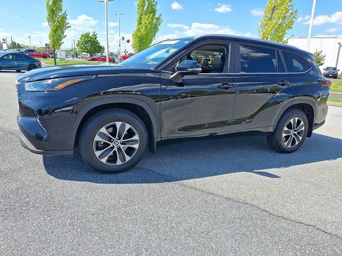 Used 2024 Toyota Highlander XLE AWD/4WD image 5