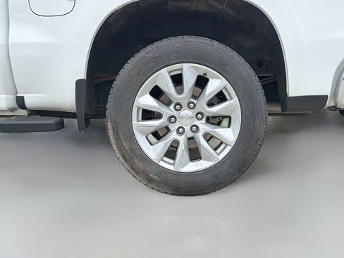 Used 2025 Chevrolet Silverado 1500 LT AWD/4WD image 36