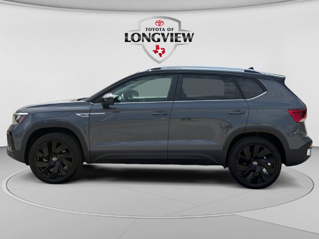 Used 2024 Volkswagen Taos SE AWD/4WD image 2
