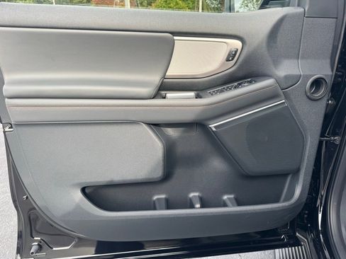 New 2025 Ford Expedition Active image 23