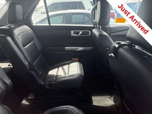 Used 2022 Ford Explorer XLT w/ Equipment Group 202A RWD image 13