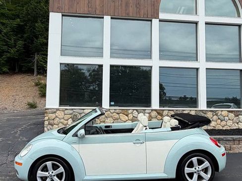 Used 2010 Volkswagen Beetle Final Edition FWD image 29