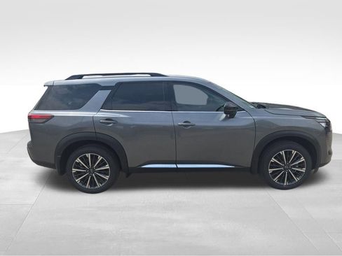 New 2026 Nissan Pathfinder Platinum FWD image 6