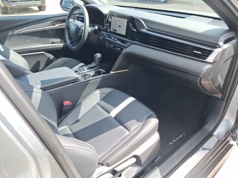Used 2025 Toyota Camry SE w/ Convenience Package image 32