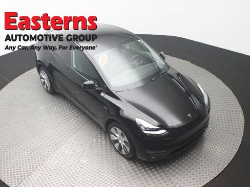 Used 2021 Tesla Model Y Long Range image 3