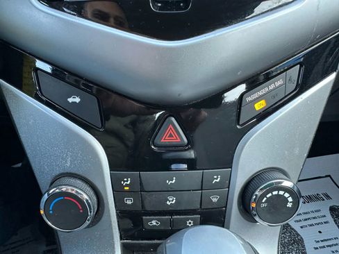 Used 2016 Chevrolet Cruze LT image 27