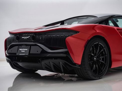Used 2023 McLaren Artura RWD image 13