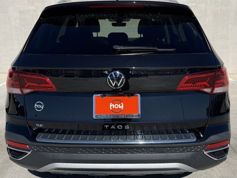 Certified 2024 Volkswagen Taos SE image 3