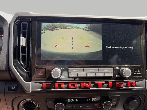 Used 2025 Nissan Frontier PRO-4X AWD/4WD image 18