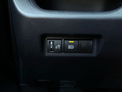 Used 2025 Toyota RAV4 XLE FWD image 23