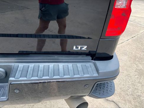 Used 2018 Chevrolet Silverado 2500 LTZ w/ Duramax Plus Package AWD/4WD image 10