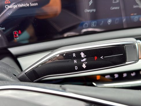 New 2026 Cadillac Optiq Luxury 2 image 17