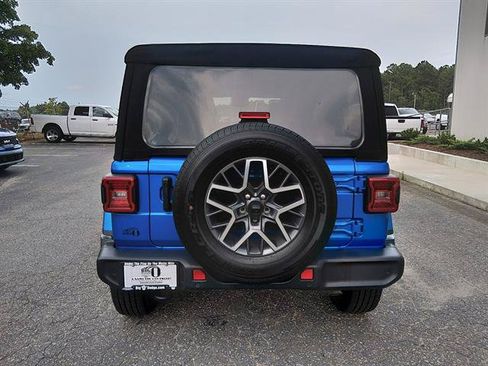 Certified 2024 Jeep Wrangler Unlimited Sahara w/ Technology Group AWD/4WD image 4