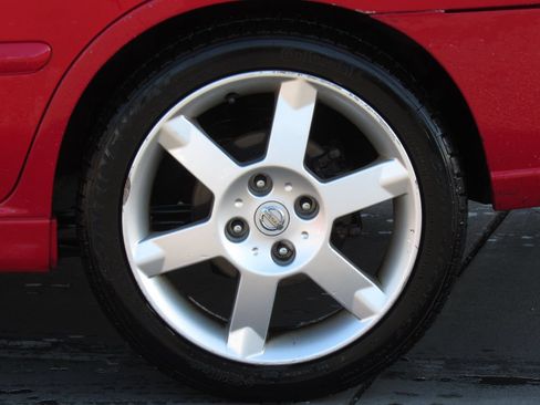 Used 2006 Nissan Sentra SE-R Spec V w/ (J01) Sunroof Pkg FWD image 30